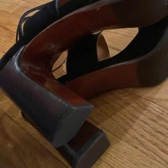 Chie Mihara heels EU 38.5 black with ankle strap closure excellent like new cond - Picture 6 of 11